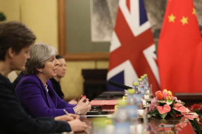 La primera ministra britànica, Theresa May, en un moment d’una reunió feta a Pequín.