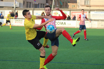 Els jugadors de l’EFAC celebren un dels quatre gols que van aconseguir en el derbi davant del Balaguer.