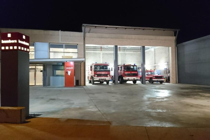 Imagen tomada hace unos días del parque de bomberos de Torà, ya con suministro eléctrico.