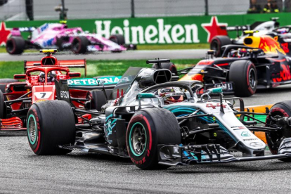 El Mercedes de Lewis Hamilton salió más líder del circuito de Monza, donde se impuso con autoridad.