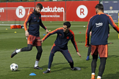 Sergio Busquets es va entrenar ahir amb el grup en la sessió del FC Barcelona.
