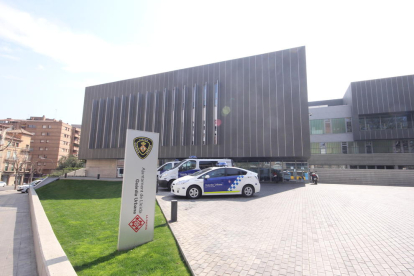 Vista general de les instal·lacions de la comissaria de la Guàrdia Urbana a Lleida.