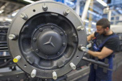Daimler llama a talleres a un millón vehículos en Europa por las emisiones de diésel