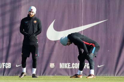 Messi i Luis Suárez, que no van viatjar a Vigo, durant l’entrenament de la plantilla barcelonista.