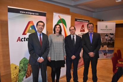 Representantes de Actel y de Agroseguro, ayer, en Lleida.