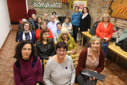 Membres del Grup Fonèvol d’Alcoi i de l’Associació de Moros i Cristians de Lleida ahir a La Baula.