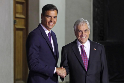 Pedro Sánchez en su visita a Sebastián Piñera, en Santiago de Chile.