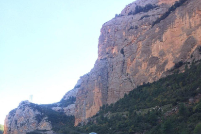 Actuación ayer de rescate de un escalador en Baix Pallars. 