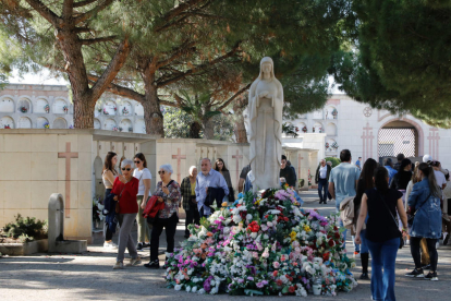 Todos los Santos 2022 en el cementerio de Lleida