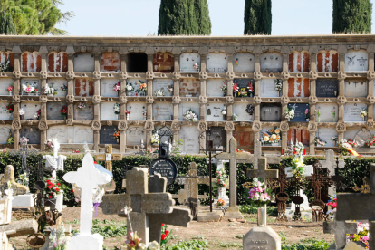 Todos los Santos 2022 en el cementerio de Lleida