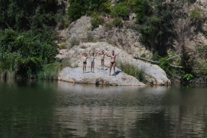 Envia'ns fotos en contacte amb el teu riu: passejant-hi a la vora, nedant-hi, practicant esports d'aventura...