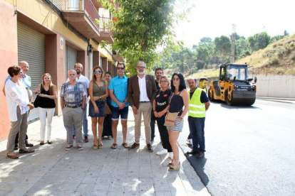 El alcalde Fèlix Larrosa ha visitado las obras de mejora del firme de Cardenal Cisneros.