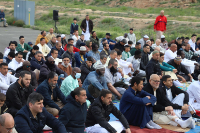 Els musulmans de Lleida celebren amb pregàries multitudinàries la fi del ramadà 2022