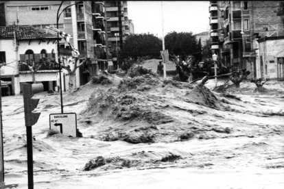 El río desbocado en Balaguer