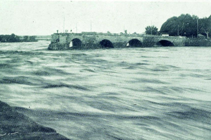 Aspecto del puente el día 23 de octubre de 1907.