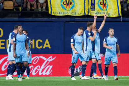 El Girona, celebra un gol durante el partido que disputaron en Villarreal.