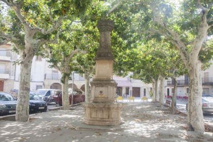 El centre de la plaça Major de Verdú.