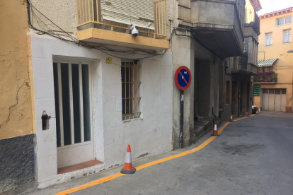 La calle Redorta donde se ha prohibido aparcar en un lateral.
