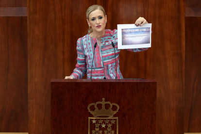 La presidenta de la Comunitat de Madrid, Cristina Cifuentes, ahir, davant de l’Assemblea regional.