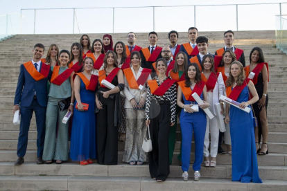 La sala Ricard Viñes de la Llotja de Lleida va acollir l'acte acadèmic d'entrega d'orles als graduats i graduades de la Facultat de Dret, Economia i Turisme de la Universitat de Lleida
