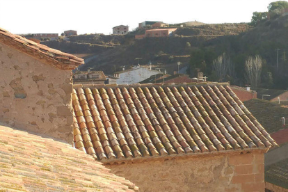 Vista de la teulada que s’ha restaurat de l’església.