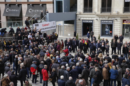 Concentración de jubilados en la plaza Sant Joan de Lleida el pasado viernes para reclamar un aumento de las pensiones.  
