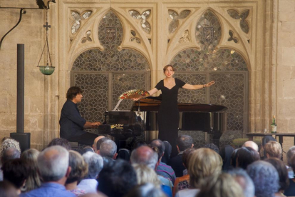 Actuación del pianista Jordi Domènech y la soprano Anna Moliner.