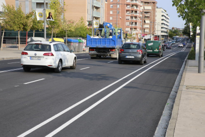 Señalizado el carril bici de la avenida Estudi General