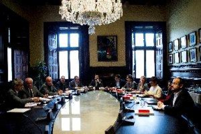 JxCat, ERC i la CUP fan retirar del ple del Parlament decrets de llei firmats per Moncloa