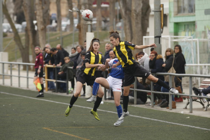 Una jugada del partit que va enfrontar el Levante Las Planas i l’AEM.