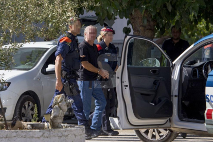 Operación conjunta de Mossos y Guardia Civil con dos detenidos y 1.301 plantas decomisadas.