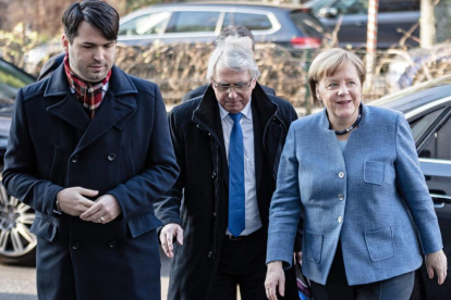 Angela Merkel a l’arribar a la zona de negociacions amb els socialdemòcrates alemanys.