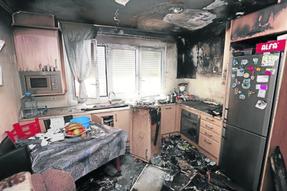 Estat en què va quedar la cuina d’Alcoletge després de l’incendi.