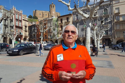 Antonio Carreño, de 81 años, gana un torneo en su vuelta al tenis