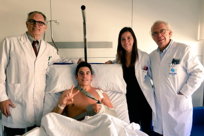 Marc colgó esta foto en Twitter junto a los doctores Xavier Mir, Teresa Marlet y Víctor Marlet.