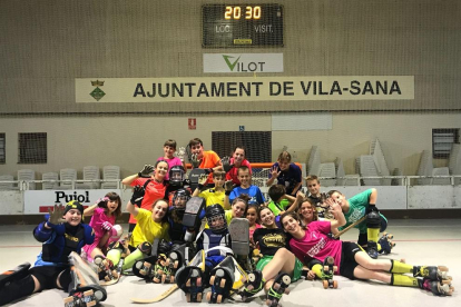Les jugadores del Vila-sana, després de l’últim entrenament que van fer la temporada passada.