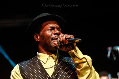 El cantante de reggae y productor jamaicano Dennis Alcapone.