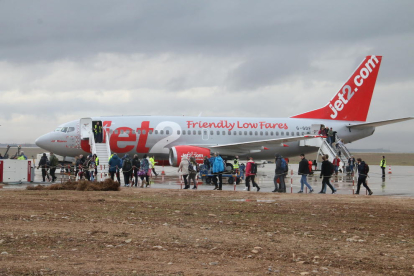 Els vols del Regne Unit aterren a Alguaire malgrat la boira