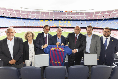 El consultor del Coi, Gilbert Felli, ayer en el Camp Nou.