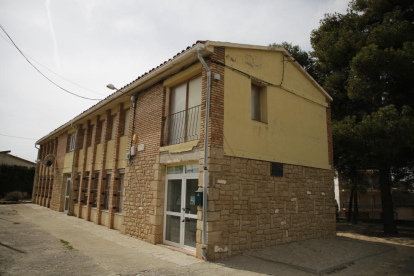 Imagen de la escuela de La Pobla de Cérvoles, la última que cerró en las comarcas de Lleida. 