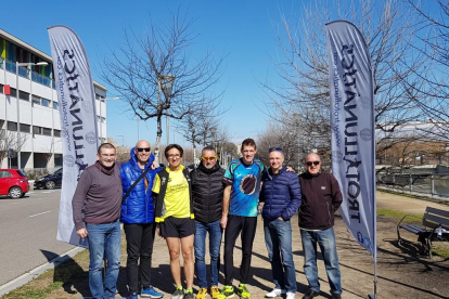 Miembros de Trotallunàtics celebraron con él el reto.