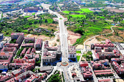 Vista aèria de l'avinguda de Pinyana, que enllaça Ciutat Jardí amb Balàfia.