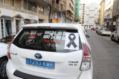 Marxa lenta dels taxistes de Lleida en record del seu company assassinat