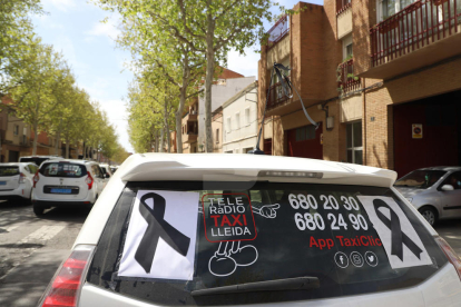 Marxa lenta dels taxistes de Lleida en record del seu company assassinat