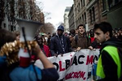 El Govern francès investigarà l'arrest massiu d'estudiants en una protesta