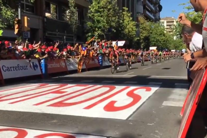 El belga Wallays sorprèn els esprinters a la meta de Lleida