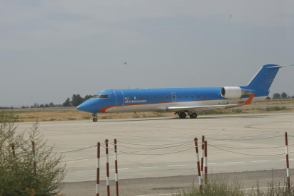 Un dels avions d’Air Nostrum que han operat a l’aeroport de Lleida durant l’estiu.