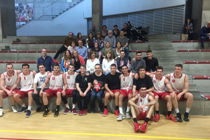 Los jugadores del Alpicat celebraron la clasificación para los play off tras ganar el domingo en Sabadell.