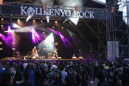 El punk de los madrileños Andanada 7 calentó el Kalikenyo Rock ayer a primera hora de la noche.