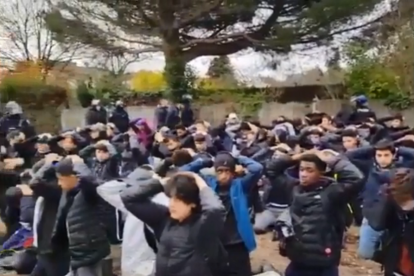 Captura d’imatge del vídeo dels estudiants arrestats.